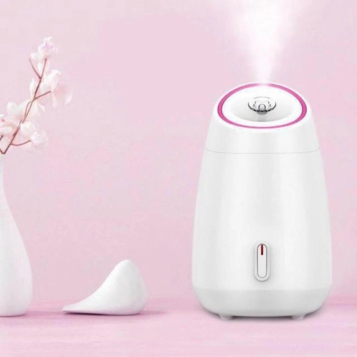 NaturaGlow Pro blanco expulsando vapor nano-ionico